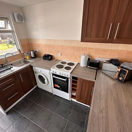 Semi-Detached Chalet - Uddingston, Glasgow Exterior photo